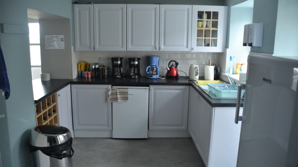 Recently refurbished and fully equipped kitchen